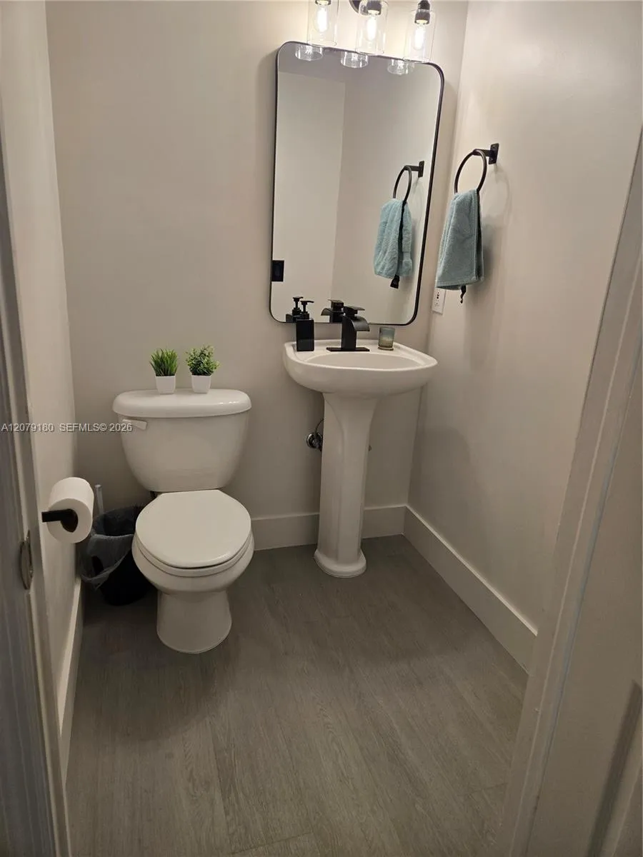 11464 NW 50th Ter Doral, FL 33178