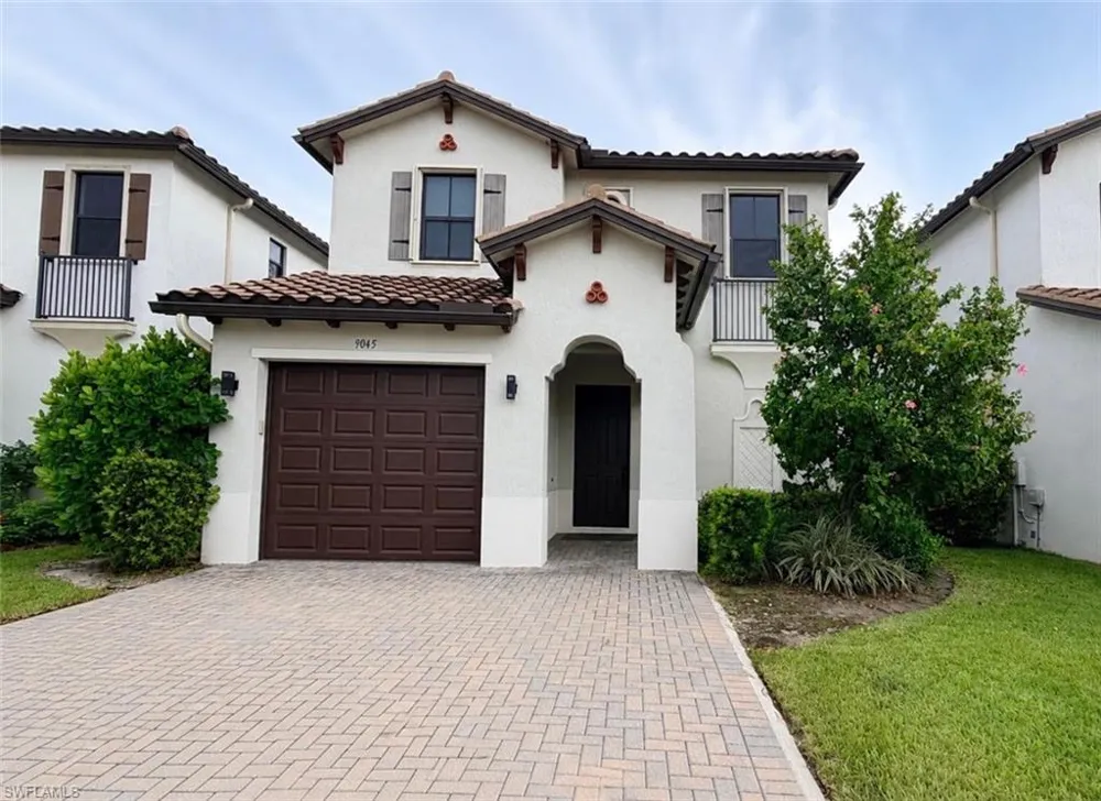 9045 Madrid Circle Naples, FL 34104