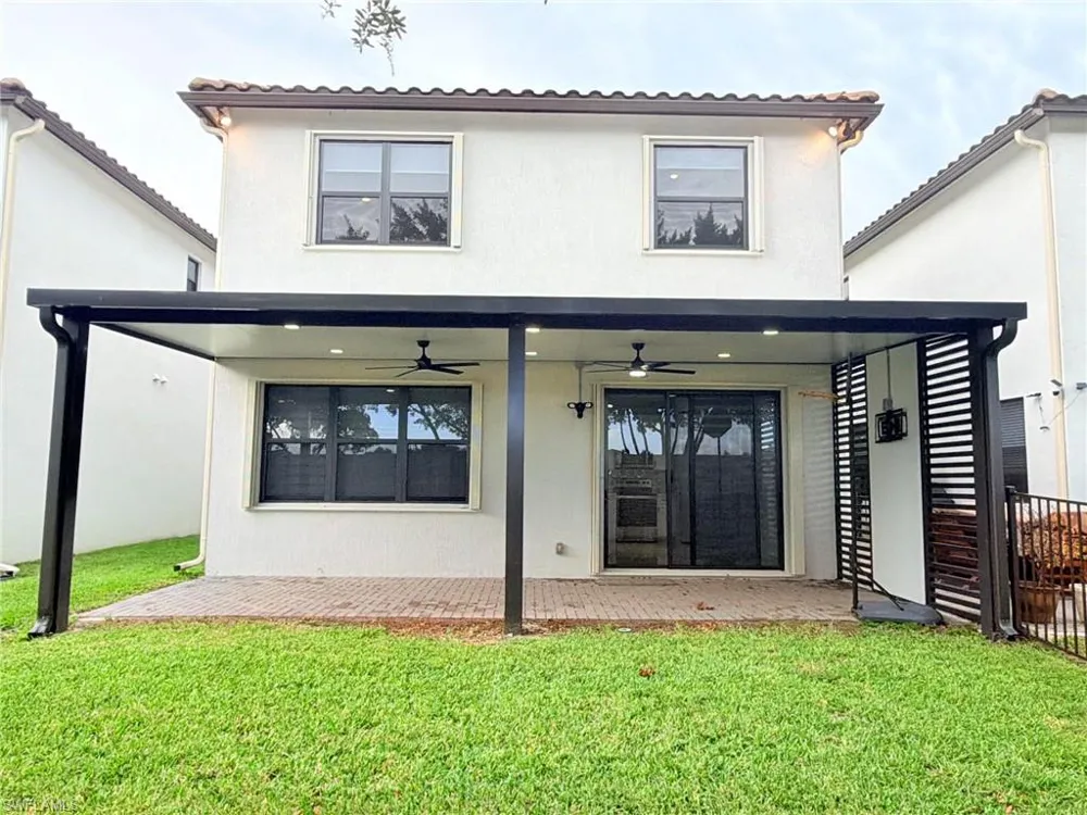 9045 Madrid Circle Naples, FL 34104