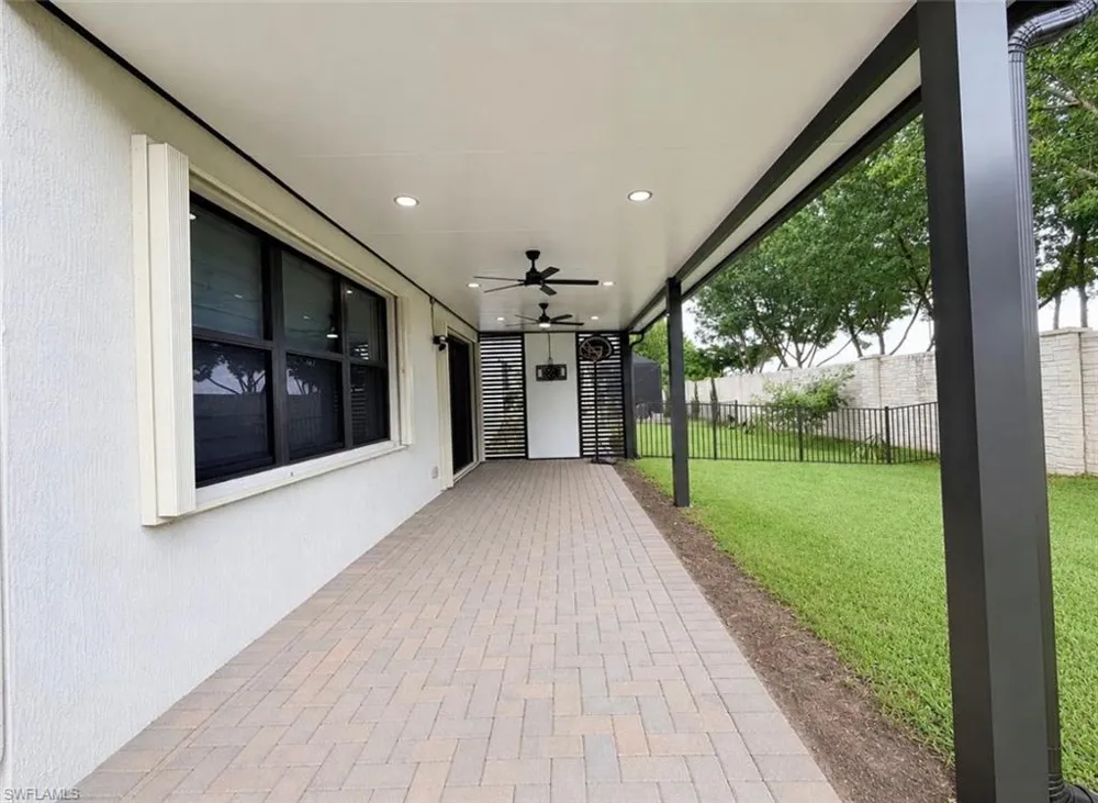 9045 Madrid Circle Naples, FL 34104