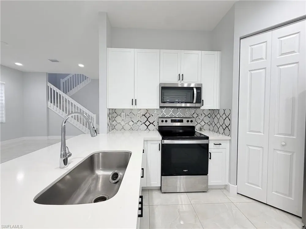 9045 Madrid Circle Naples, FL 34104