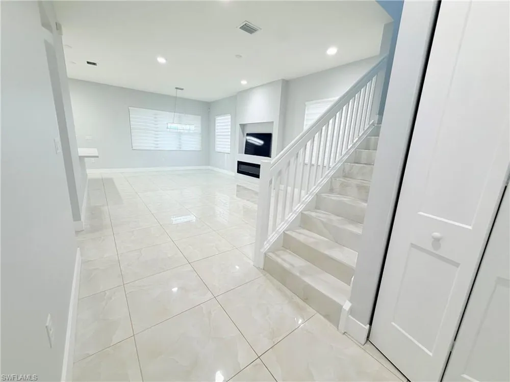 9045 Madrid Circle Naples, FL 34104