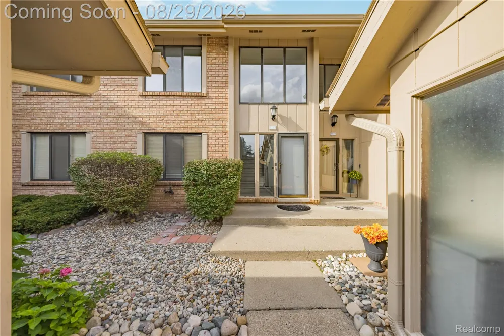 7104 Pebble Park Drive West Bloomfield Charter Township, MI 48322