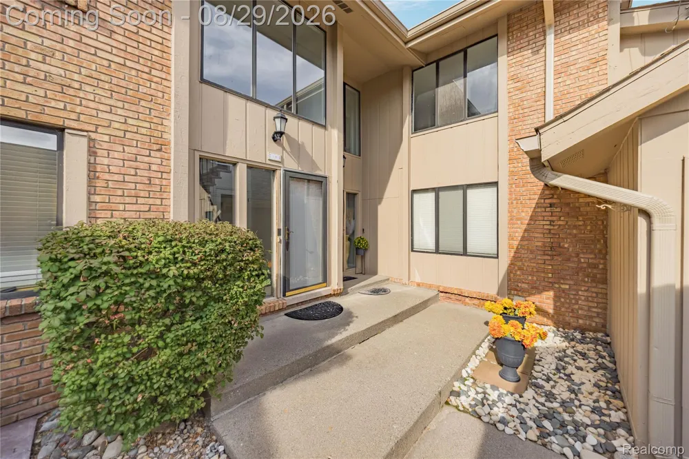 7104 Pebble Park Drive West Bloomfield Charter Township, MI 48322