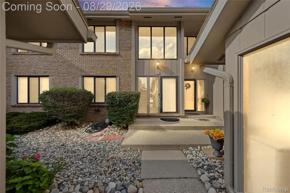 7104 Pebble Park Drive West Bloomfield Charter Township, MI 48322