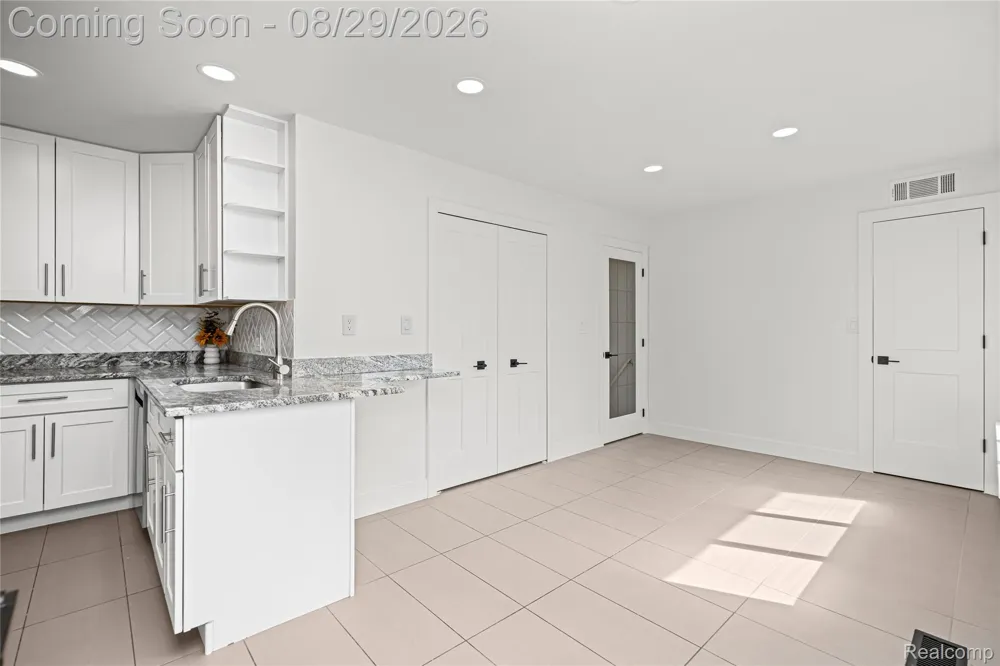 7104 Pebble Park Drive West Bloomfield Charter Township, MI 48322