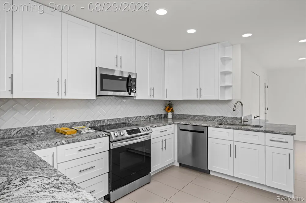 7104 Pebble Park Drive West Bloomfield Charter Township, MI 48322
