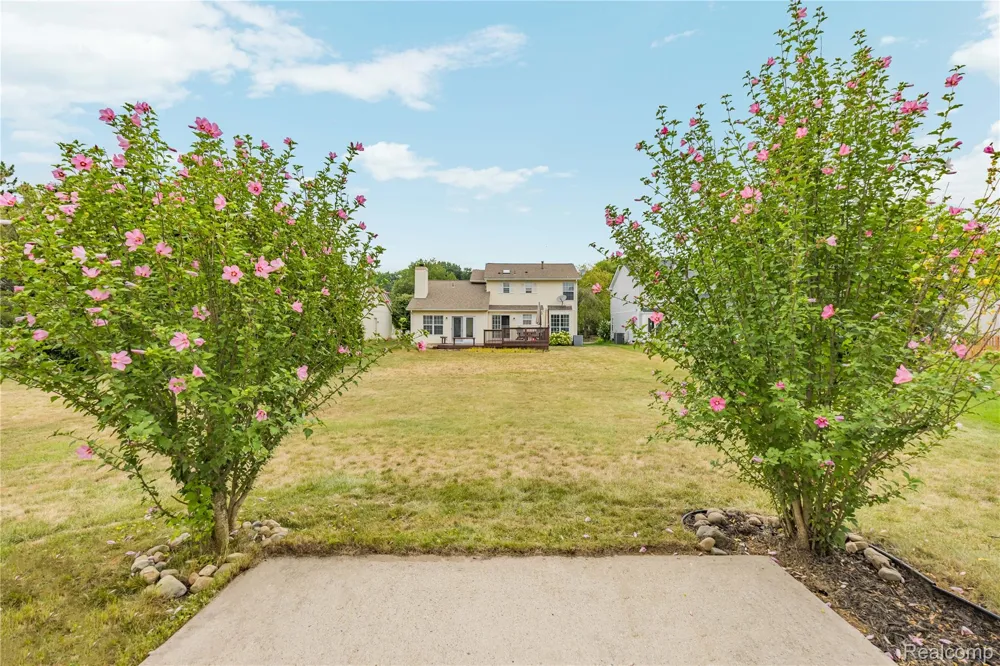 47197 Scarlet Drive S Novi City, MI 48374