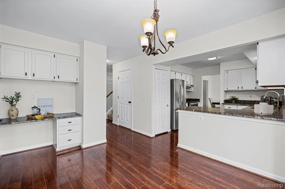 47197 Scarlet Drive S Novi City, MI 48374
