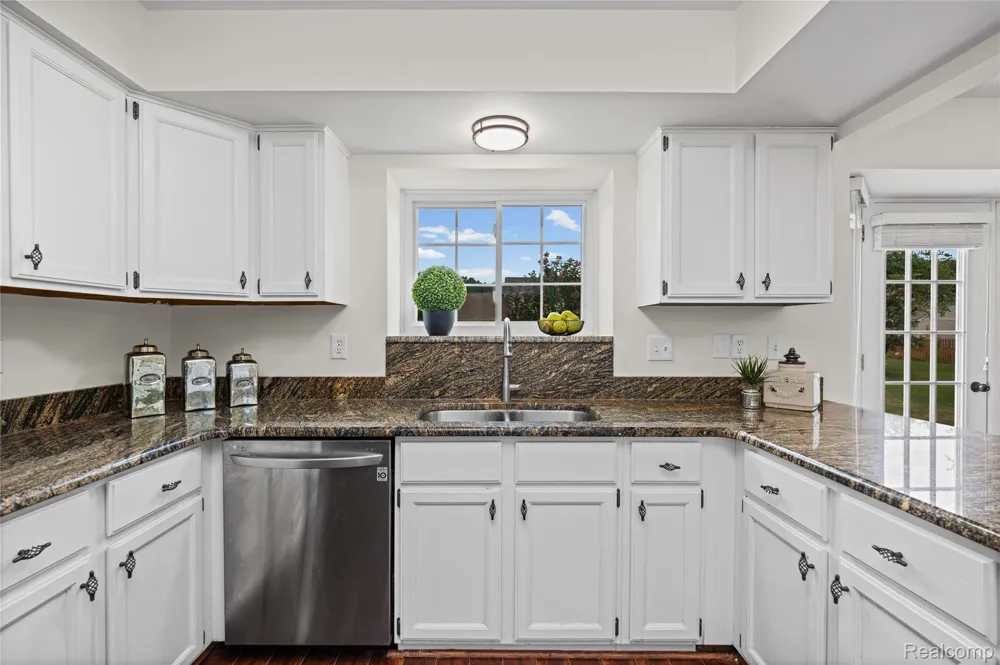 47197 Scarlet Drive S Novi City, MI 48374