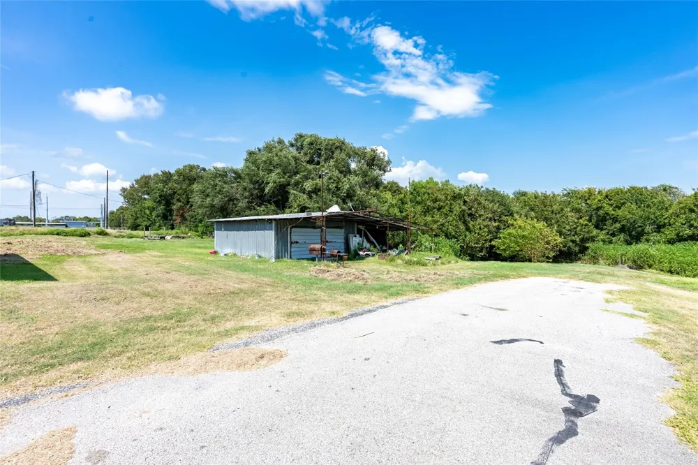 2015 1st Street High Island, TX 77623