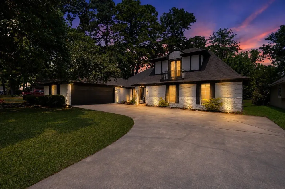 88 April Wind Drive S Conroe, TX 77356