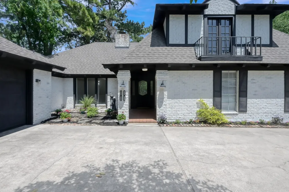 88 April Wind Drive S Conroe, TX 77356