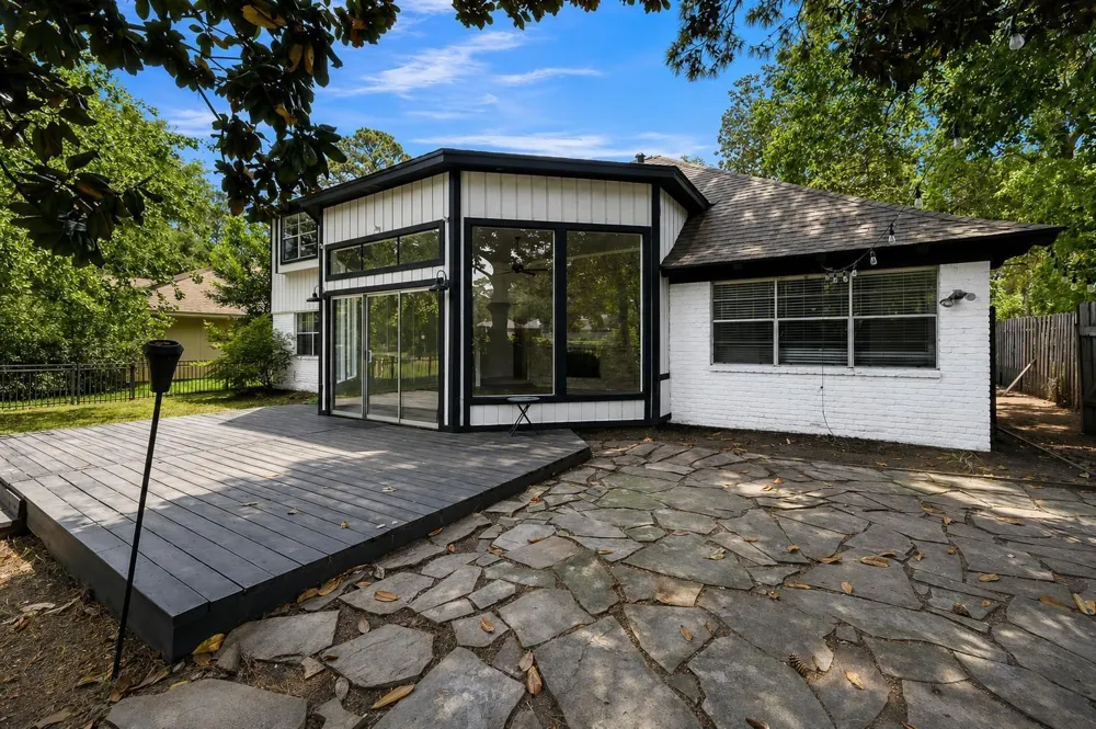 88 April Wind Drive S Conroe, TX 77356