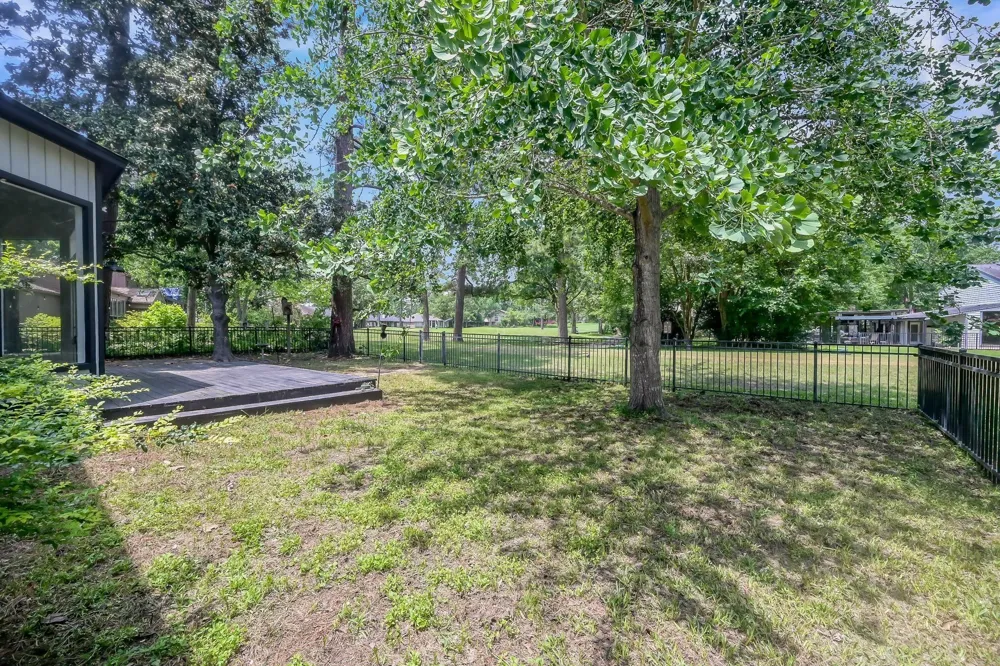 88 April Wind Drive S Conroe, TX 77356