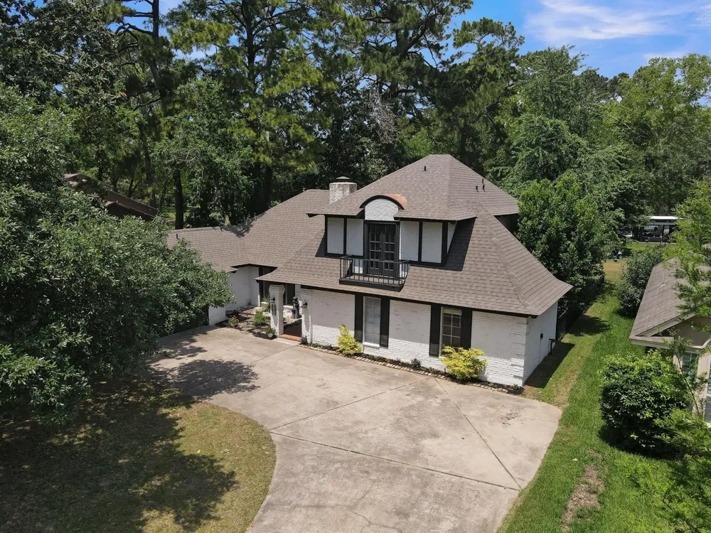 88 April Wind Drive S Conroe, TX 77356