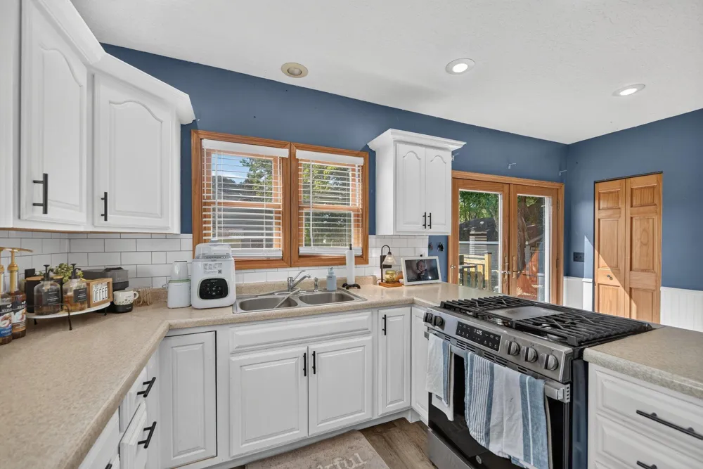 806 Jordan Lake Street Lake Odessa, MI 48849