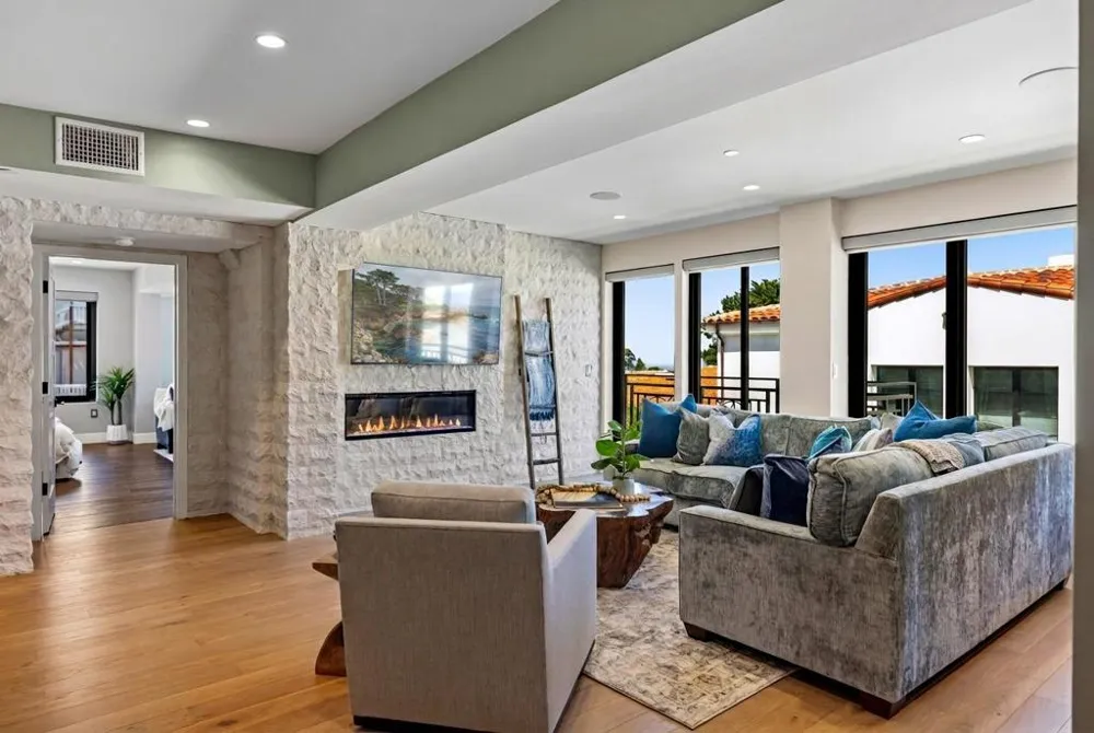 542 Lighthouse Ave #210 Pacific Grove, CA 93950