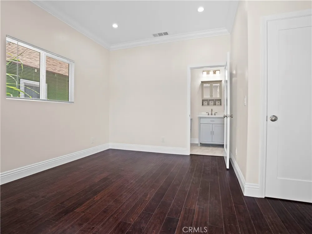 175 E 49th Los Angeles, CA 90011