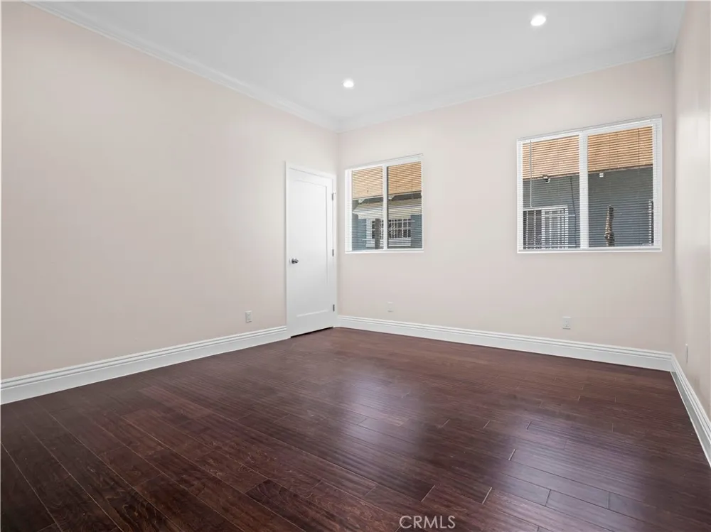 175 E 49th Los Angeles, CA 90011