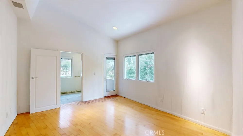 742 Greenridge Drive La Canada Flintridge, CA 91011