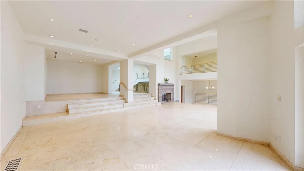 742 Greenridge Drive La Canada Flintridge, CA 91011