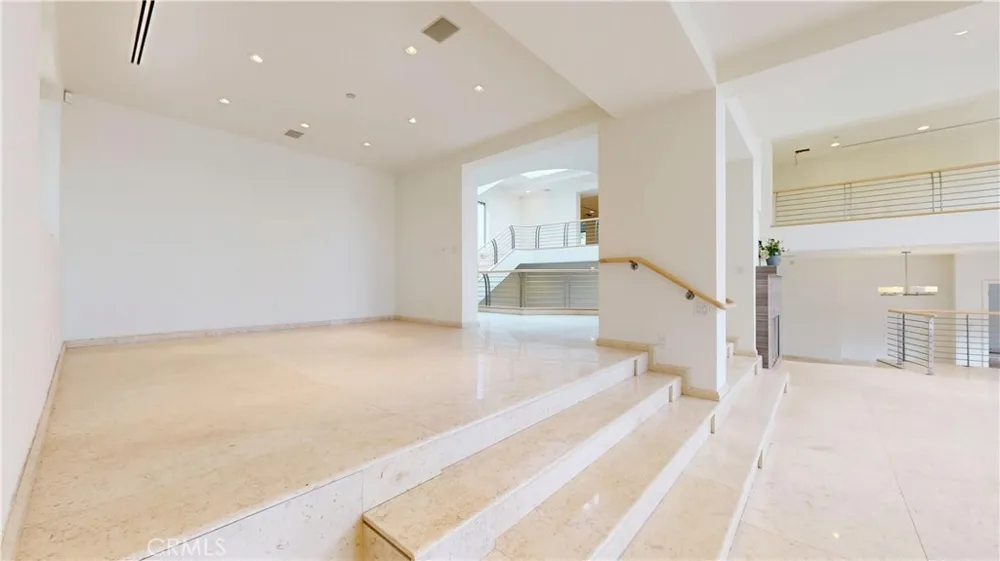 742 Greenridge Drive La Canada Flintridge, CA 91011
