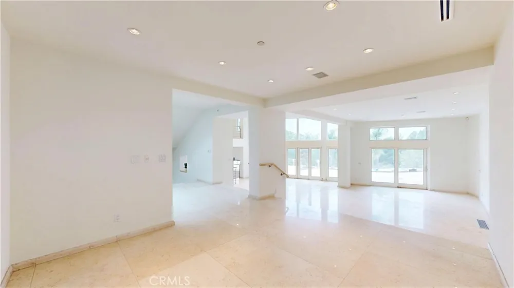 742 Greenridge Drive La Canada Flintridge, CA 91011