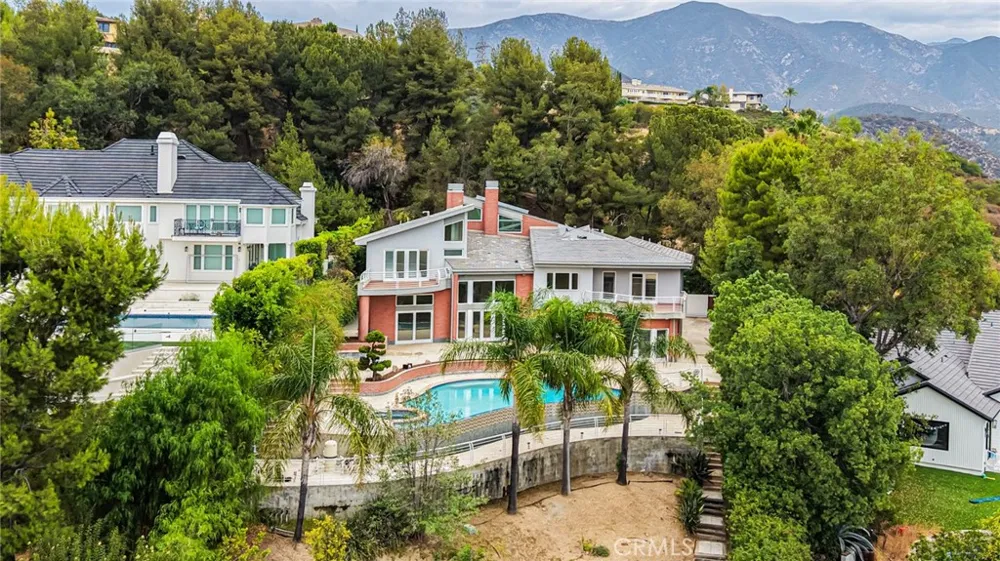 742 Greenridge Drive La Canada Flintridge, CA 91011