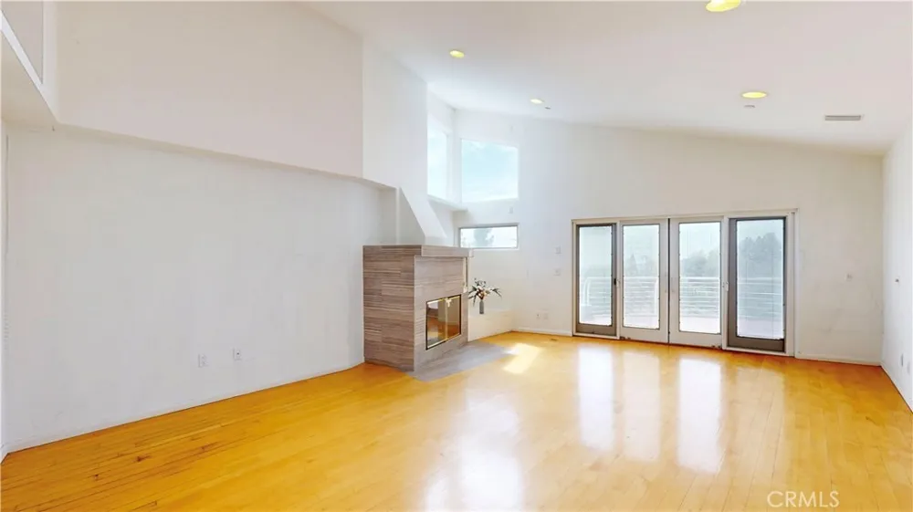 742 Greenridge Drive La Canada Flintridge, CA 91011