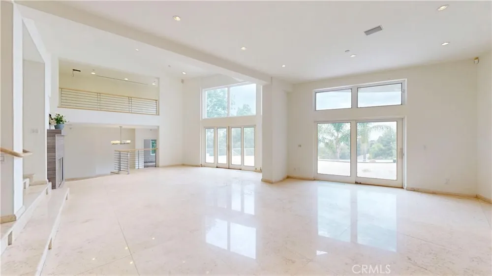 742 Greenridge Drive La Canada Flintridge, CA 91011