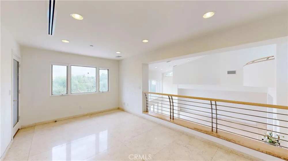 742 Greenridge Drive La Canada Flintridge, CA 91011