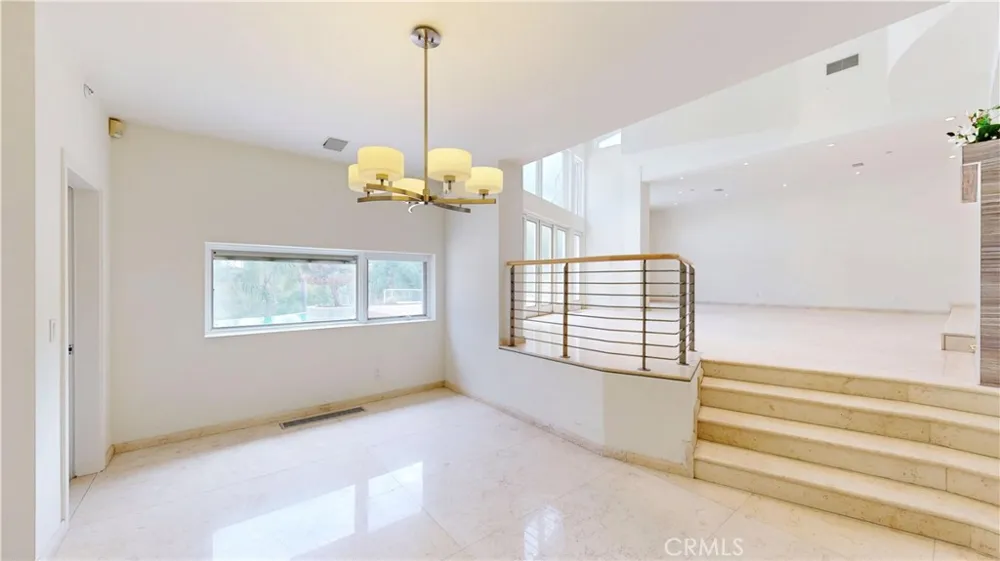 742 Greenridge Drive La Canada Flintridge, CA 91011