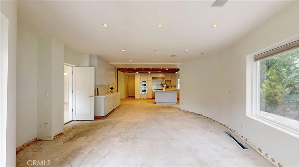 742 Greenridge Drive La Canada Flintridge, CA 91011