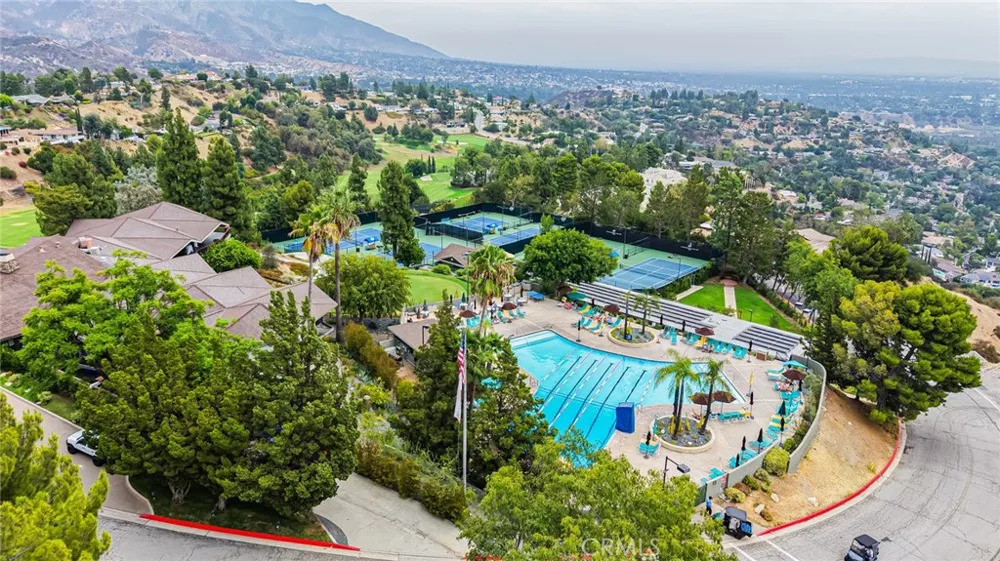 742 Greenridge Drive La Canada Flintridge, CA 91011