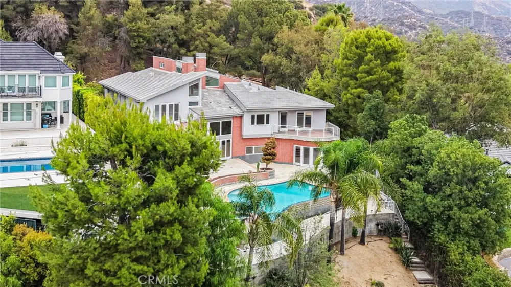 742 Greenridge Drive La Canada Flintridge, CA 91011