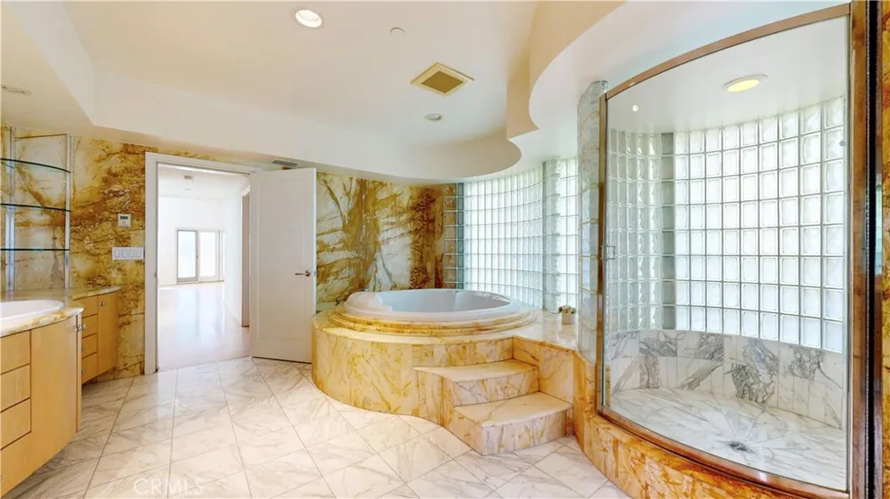 742 Greenridge Drive La Canada Flintridge, CA 91011