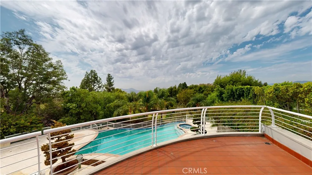 742 Greenridge Drive La Canada Flintridge, CA 91011