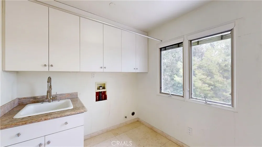 742 Greenridge Drive La Canada Flintridge, CA 91011