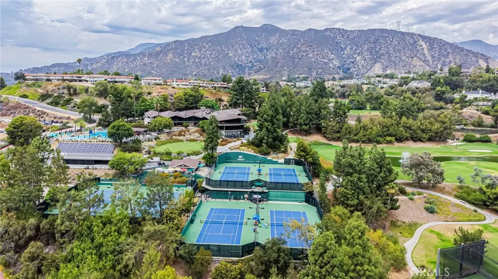 742 Greenridge Drive La Canada Flintridge, CA 91011