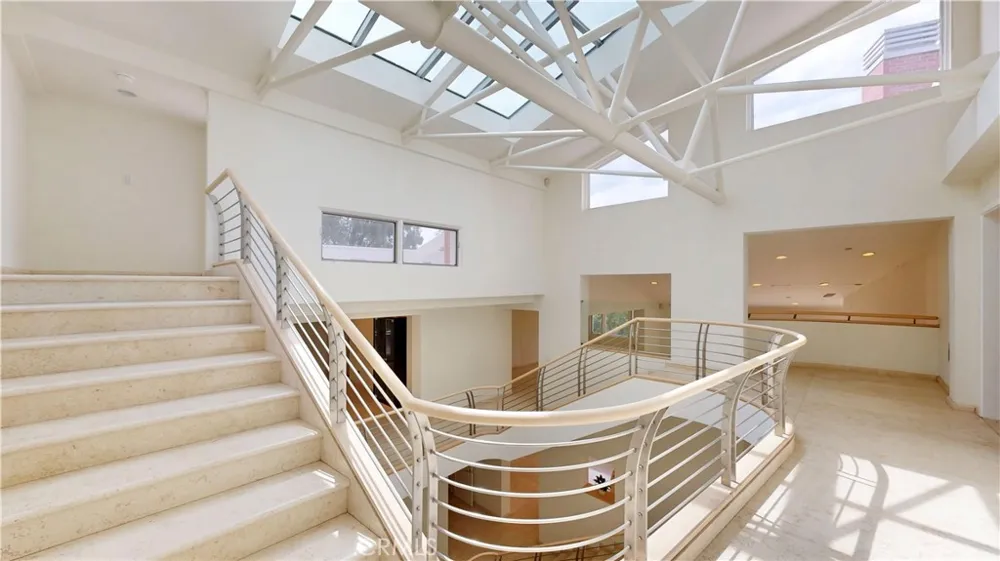 742 Greenridge Drive La Canada Flintridge, CA 91011