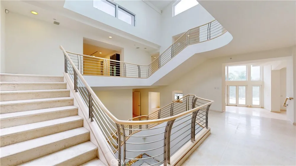 742 Greenridge Drive La Canada Flintridge, CA 91011