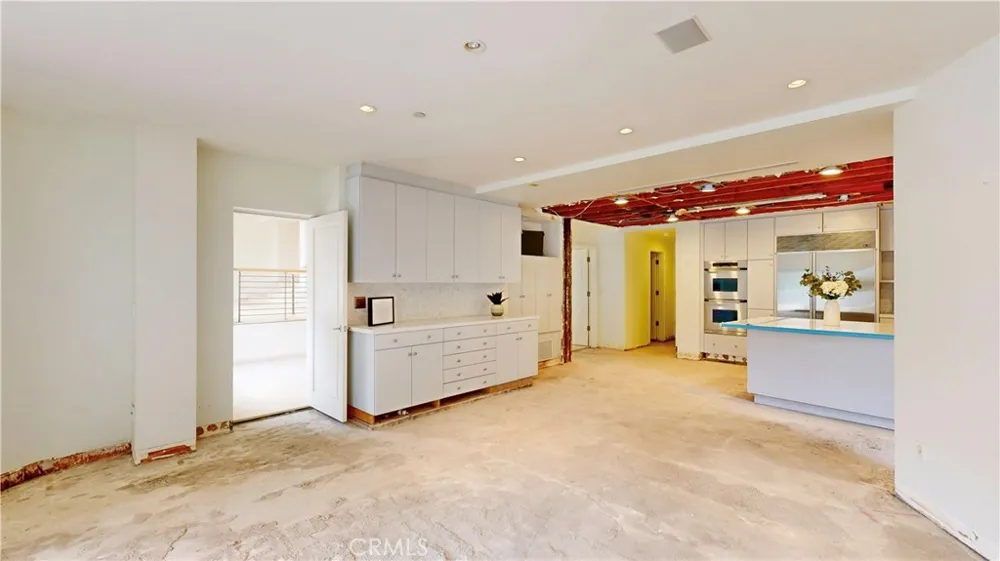 742 Greenridge Drive La Canada Flintridge, CA 91011