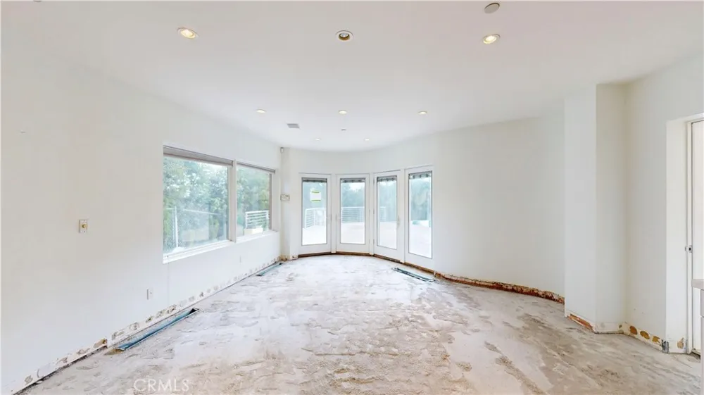 742 Greenridge Drive La Canada Flintridge, CA 91011
