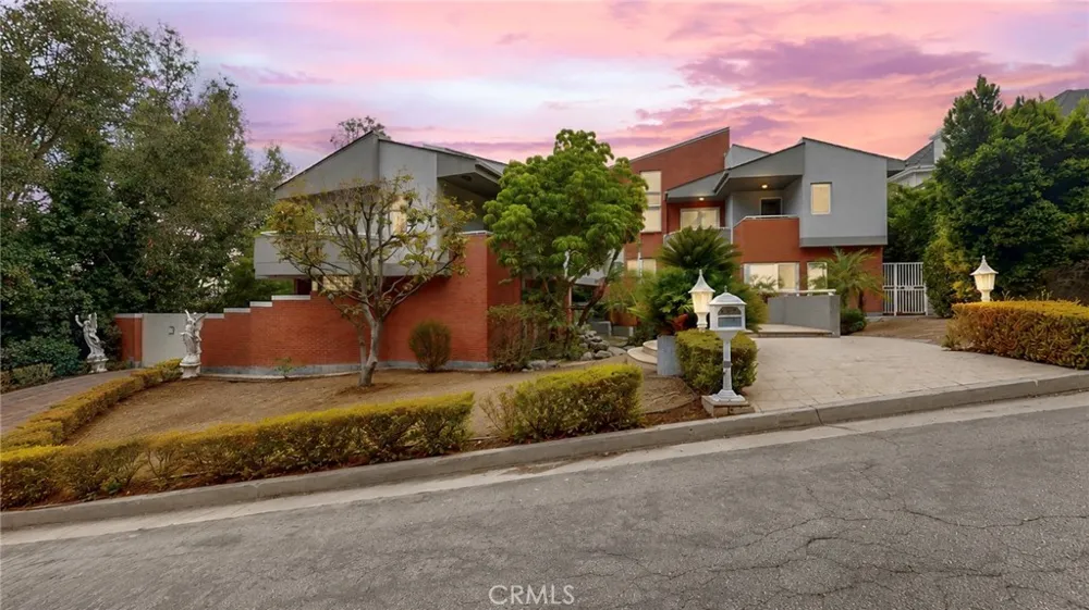 742 Greenridge Drive La Canada Flintridge, CA 91011