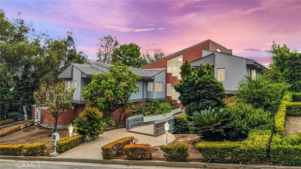 742 Greenridge Drive La Canada Flintridge, CA 91011
