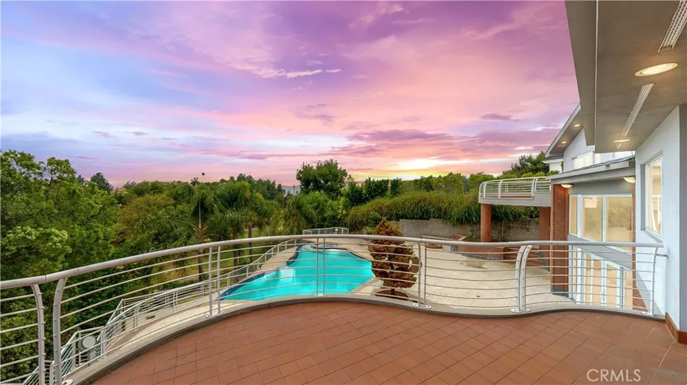 742 Greenridge Drive La Canada Flintridge, CA 91011