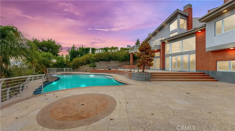742 Greenridge Drive La Canada Flintridge, CA 91011