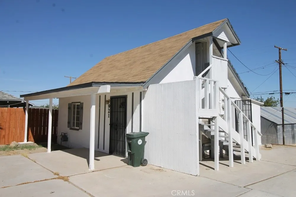921 Flora Barstow, CA 92311