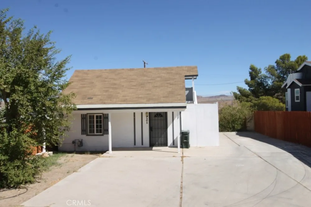 921 Flora Barstow, CA 92311
